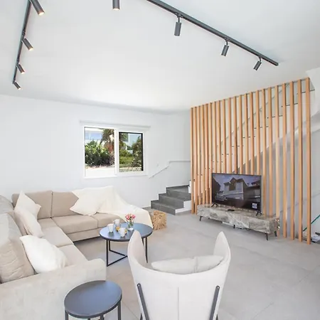 You Will Love This Luxury 5 Bedroom Holiday In With Private Pool 1375 Villa Agia Napa