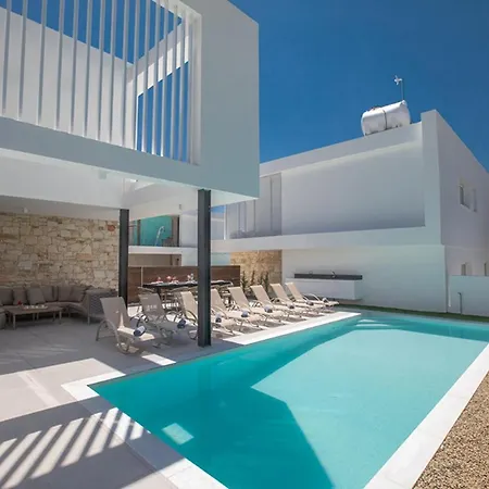 You Will Love This Luxury 5 Bedroom Holiday In With Private Pool 1375 Ajia Napa