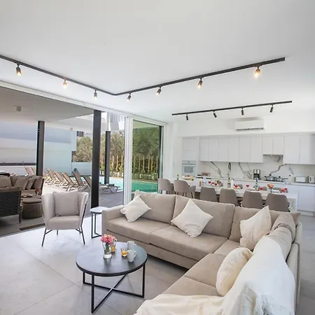 You Will Love This Luxury 5 Bedroom Holiday In With Private Pool 1375