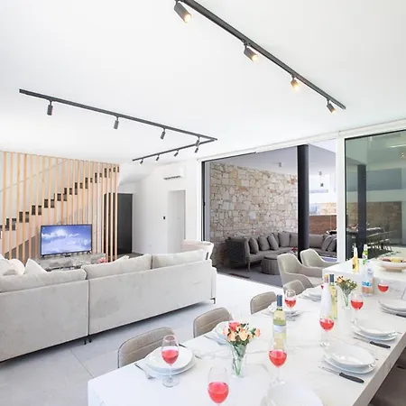 You Will Love This Luxury 5 Bedroom Holiday In With Private Pool 1375